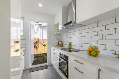 Photo of property in 2/42 Kenderdine Road, Papatoetoe, Auckland, 2025
