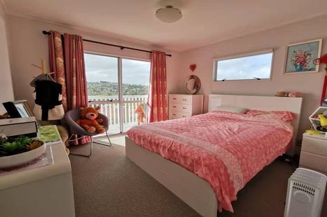 Photo of property in 2/14 Camilla Grove, Totara Vale, Auckland, 0629