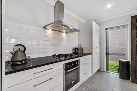 Photo of property in 92 Popokatea Drive, Takanini, 2112
