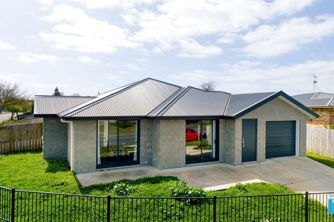 Photo of property in 2u2 Masefield Drive, Enderley, Hamilton, 3214