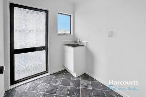 Photo of property in 1/729 Swanson Road, Swanson, Auckland, 0612