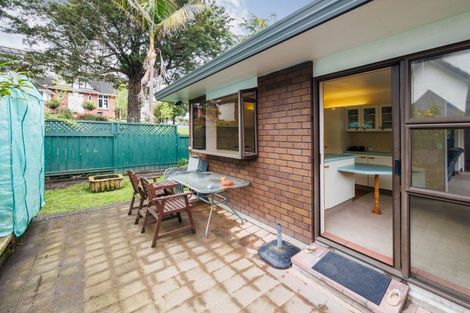 Photo of property in 8 Gregory Close, Palmerston North, 4414