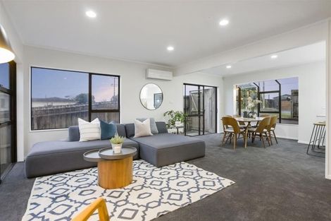 Photo of property in 1/81 Carlisle Road, Torbay, Auckland, 0632