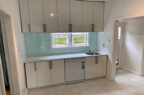 Photo of property in 28 Curtis Street, Northland, Wellington, 6012