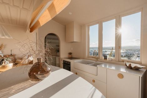 Photo of property in 5 Denholm Road, Hospital Hill, Napier, 4110