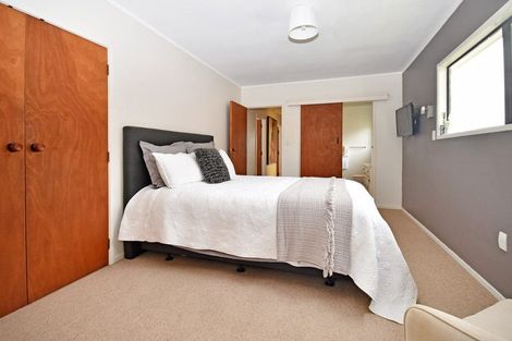 Photo of property in 4a Tower Hill, Stanmore Bay, Whangaparaoa, 0930