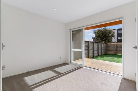 Photo of property in 73 Bordeaux Parade, Te Atatu South, Auckland, 0610