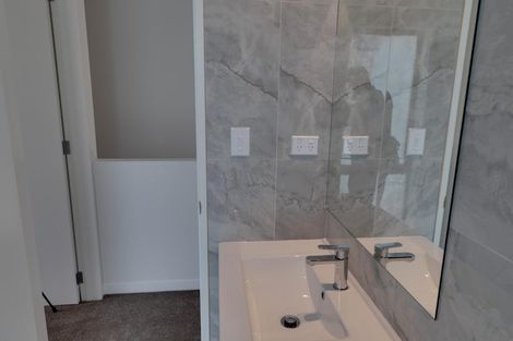 Photo of property in 4/21 Akoranga Drive, Northcote, Auckland, 0627