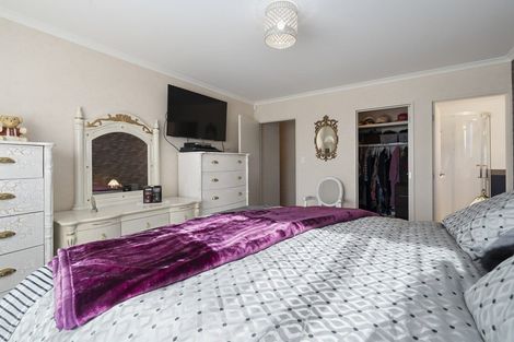 Photo of property in 25 Geneva Terrace, Kelvin Grove, Palmerston North, 4414