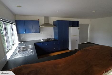 Photo of property in 32 Peter Terrace, Castor Bay, Auckland, 0620