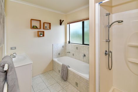 Photo of property in 24 Greig Place, Pukekohe, 2120