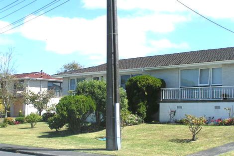 Photo of property in 124 Onewa Road, Northcote, Auckland, 0627