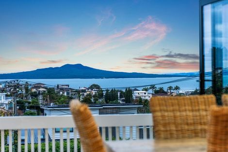 Photo of property in 2/33 Parr Terrace, Castor Bay, Auckland, 0620