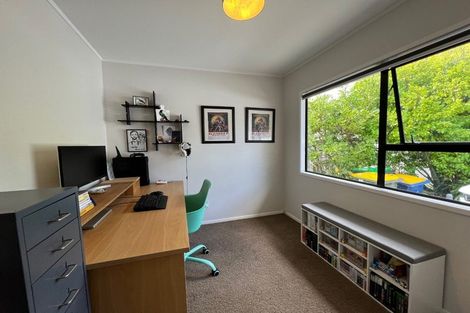 Photo of property in 8 Luxor Place, Massey, Auckland, 0614