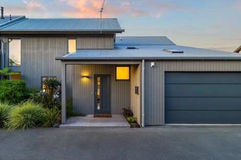 Photo of property in 12 Millpond Place, Parklands, Christchurch, 8083