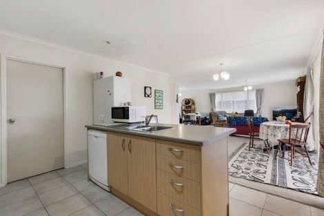 Photo of property in 37 Cabeleigh Drive, Helensville, 0800