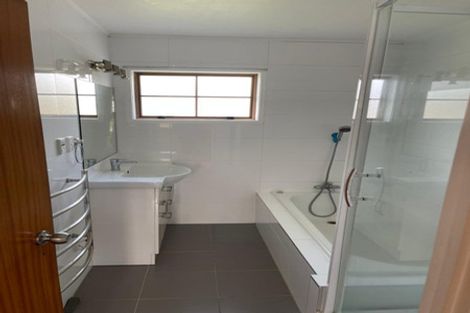 Photo of property in 2 Fitzwater Place, Henderson, Auckland, 0612