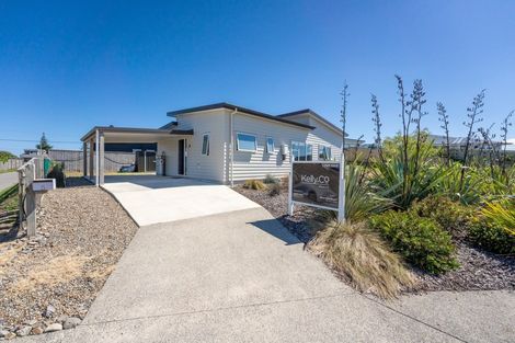 Photo of property in 5 Seagrass Place, Otaki Beach, Otaki, 5512