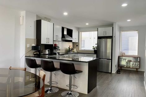 Photo of property in 10/6 Islington Avenue, New Lynn, Auckland, 0600