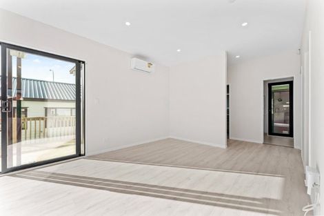 Photo of property in 19b Red Beach Road, Red Beach, 0932