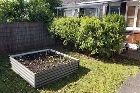 Photo of property in 2/27 Nikau Street, New Lynn, Auckland, 0600