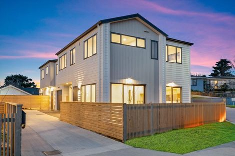 Photo of property in 3a Raupapa Street, Northcote, Auckland, 0627