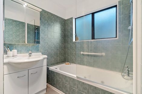 Photo of property in 2/7 Eskdale Road, Birkdale, Auckland, 0626