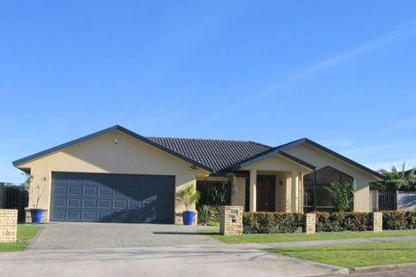 Photo of property in 21 Dairyland Drive, East Tamaki Heights, Auckland, 2016