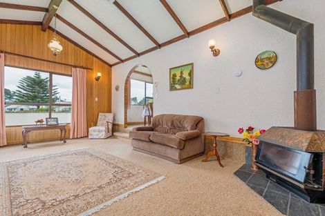 Photo of property in 14 Norfolk Crescent, Otaki Beach, Otaki, 5512