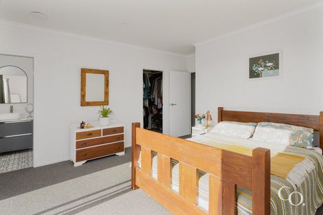 Photo of property in 45 Te Auhi Way, Welcome Bay, Tauranga, 3112