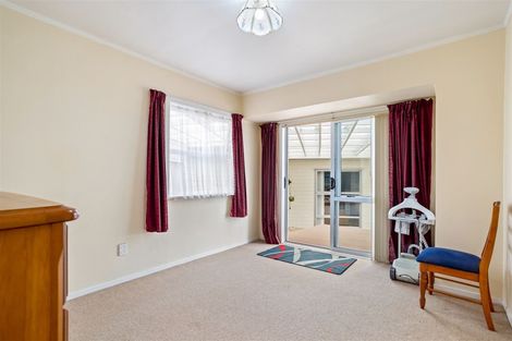 Photo of property in 1 Edgewood Way, Henderson, Auckland, 0612