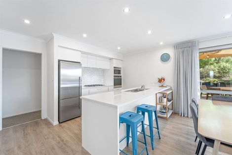 Photo of property in 5 Tirohanga Crescent, Stanmore Bay, Whangaparaoa, 0932