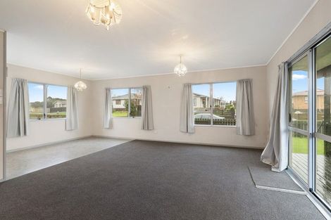 Photo of property in 53 Edgewater Parade, Waiuku, 2123