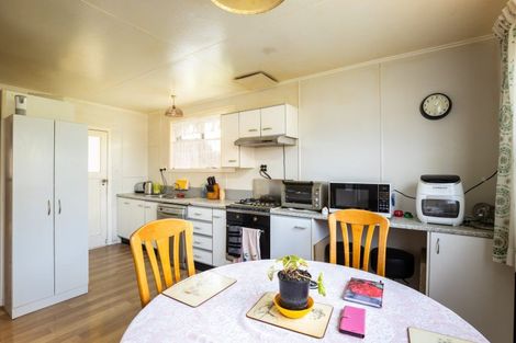Photo of property in 32 Endeavour Street, Marfell, New Plymouth, 4310