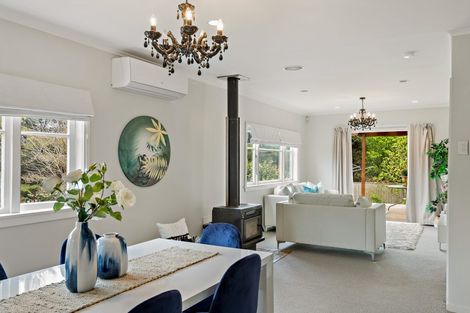 Photo of property in 5 Grovelands Way, Titirangi, Auckland, 0604