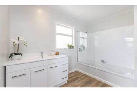 Photo of property in 15 Voss Street, Shirley, Christchurch, 8013