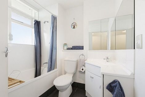 Photo of property in Gateway Apartments, 19 Maida Vale Road, Roseneath, Wellington, 6011
