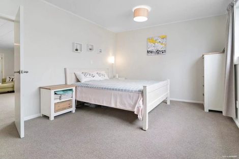 Photo of property in 1/15 Sunhaven Avenue, Glenfield, Auckland, 0629