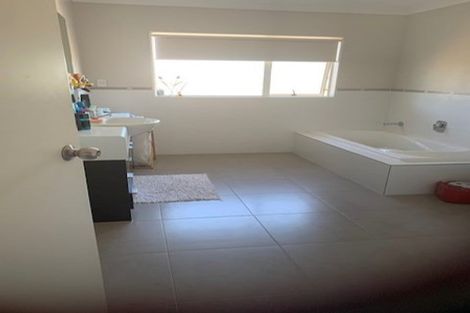 Photo of property in 6 Karson Place, Flat Bush, Auckland, 2016