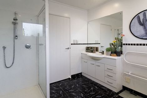 Photo of property in 7 San Vito Place, Henderson, Auckland, 0612