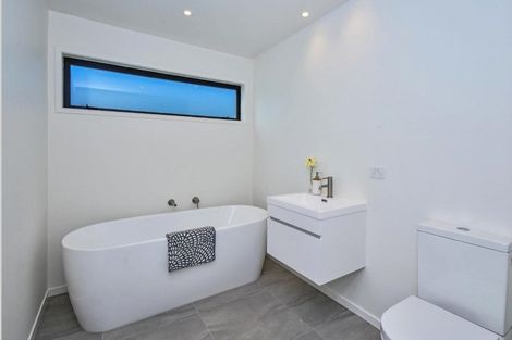 Photo of property in 24 Tapuwae Way, Mangere Bridge, Auckland, 2022