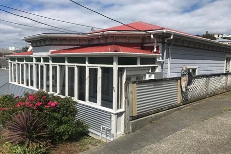 Photo of property in 35 Hankey Street, Mount Cook, Wellington, 6011