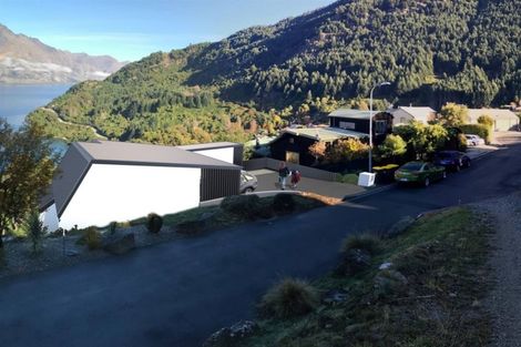 Photo of property in 38 Mackinnon Terrace, Sunshine Bay, Queenstown, 9300