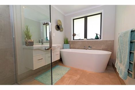 Photo of property in 63b Manuka Grove, Helensville, 0875