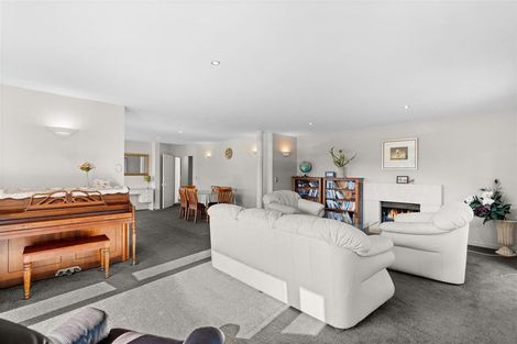 Photo of property in 76 Wai-iti Terrace, Bryndwr, Christchurch, 8052