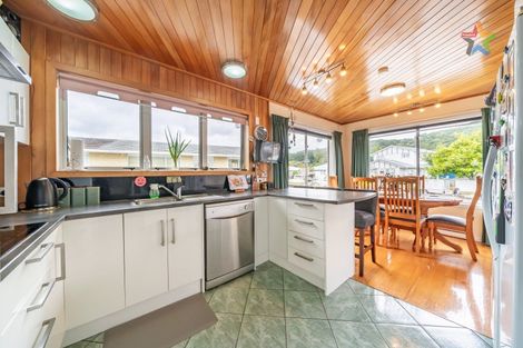 Photo of property in 30 Matthews Road, Wainuiomata, Lower Hutt, 5014
