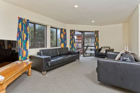 Photo of property in 37 Fields Parade, Oteha, Auckland, 0632