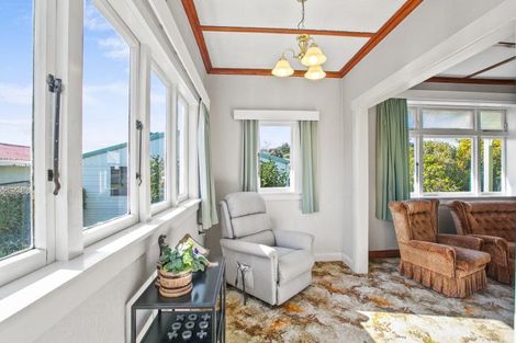 Photo of property in 2 Tupoki Street, Glen Avon, New Plymouth, 4312