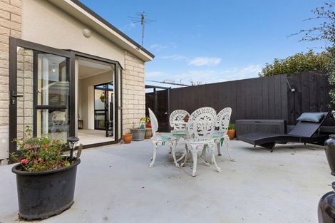 Photo of property in 1 Mangorei Road, Merrilands, New Plymouth, 4312