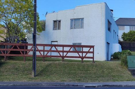 Photo of property in 15 Marsh Avenue, Forrest Hill, Auckland, 0620